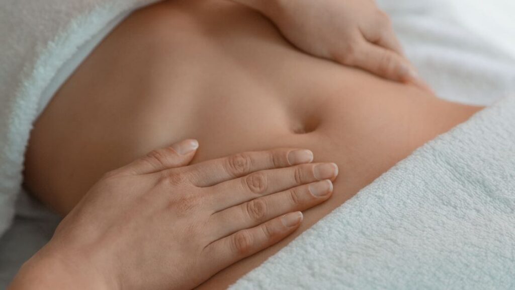 Ultimate Guide to Lymphatic Drainage Massage: Techniques, Benefits, and Precautions 5 A patient receiving lymphatic drainage massage from a massage therapist
